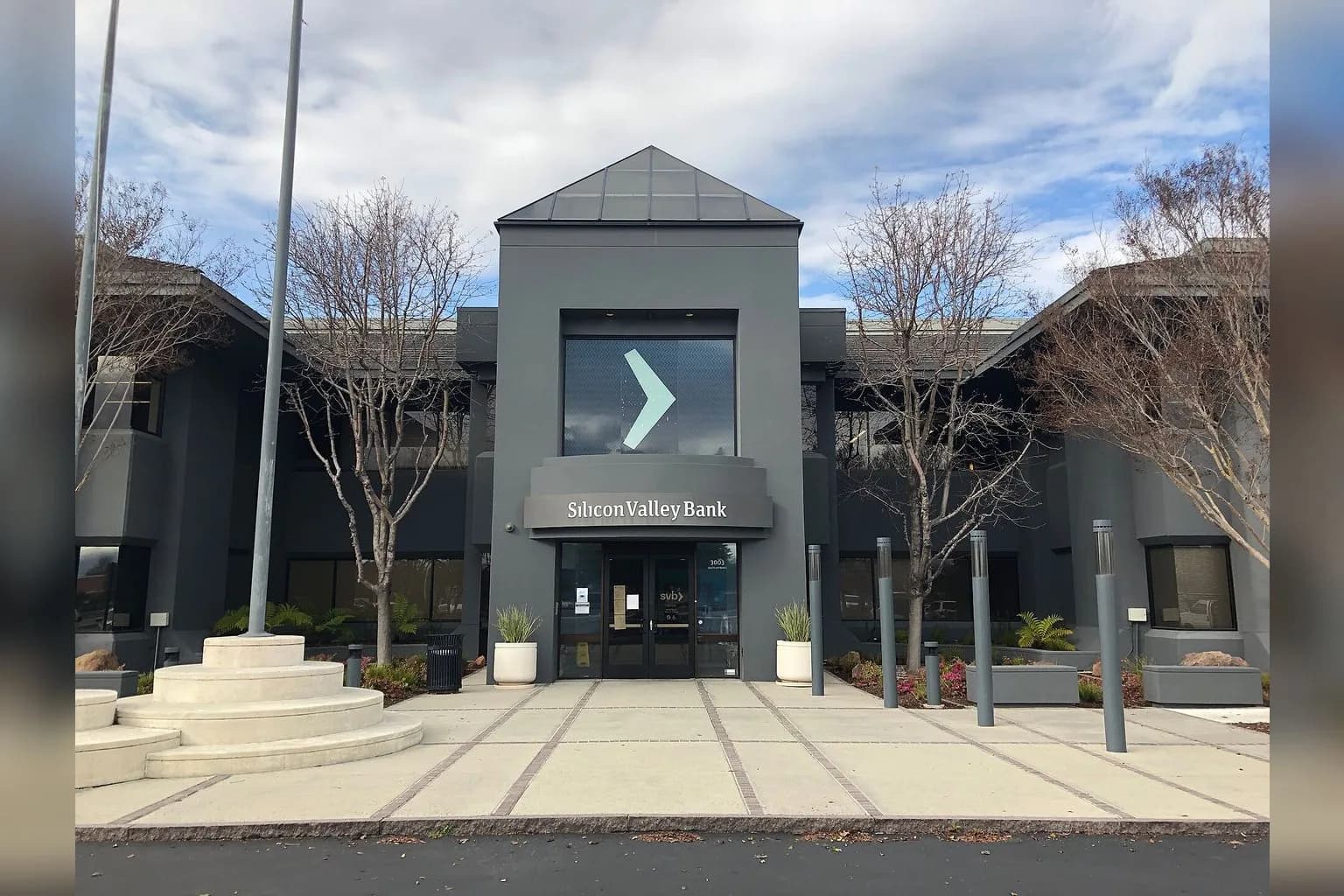 Silicon Valley Bank branch exterior signage