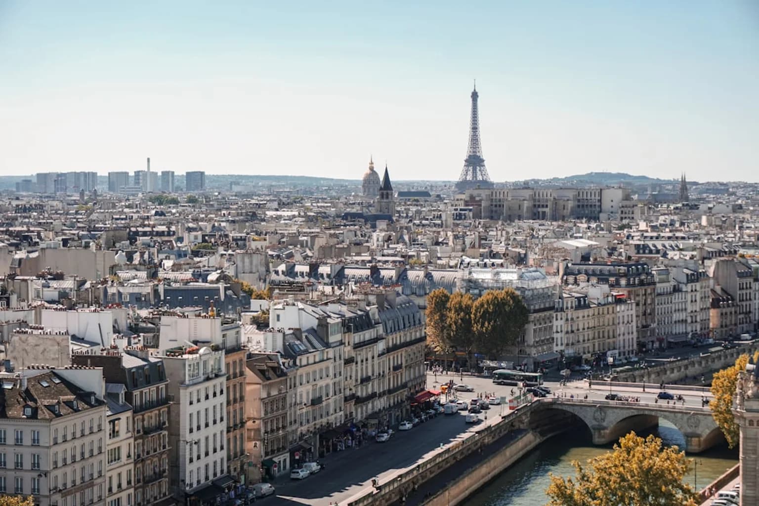 Traders monitor bond market screens showing rising French government borrowing costs