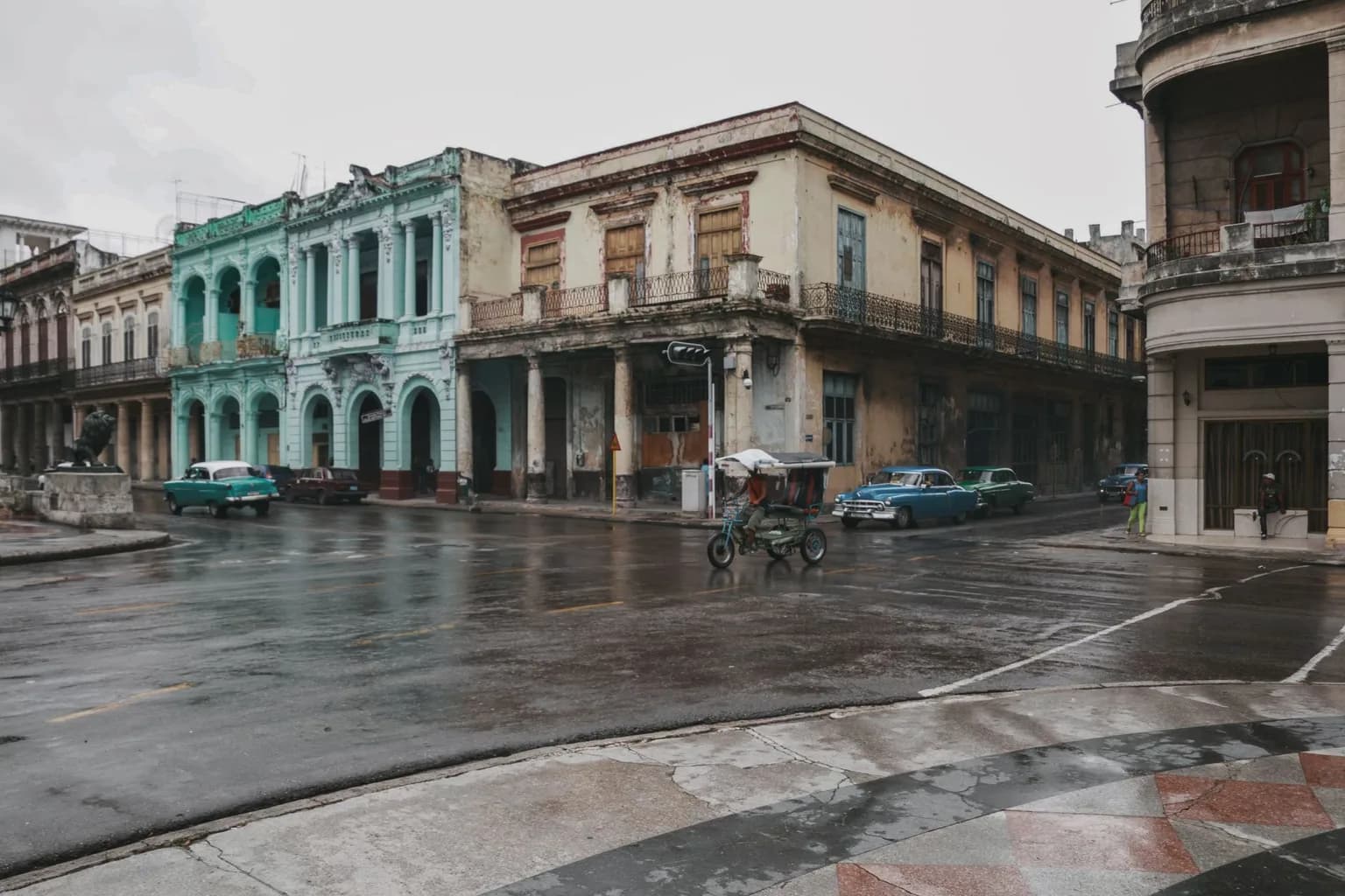 A darkened street in Havana during a power outage, with buildings unlit at night