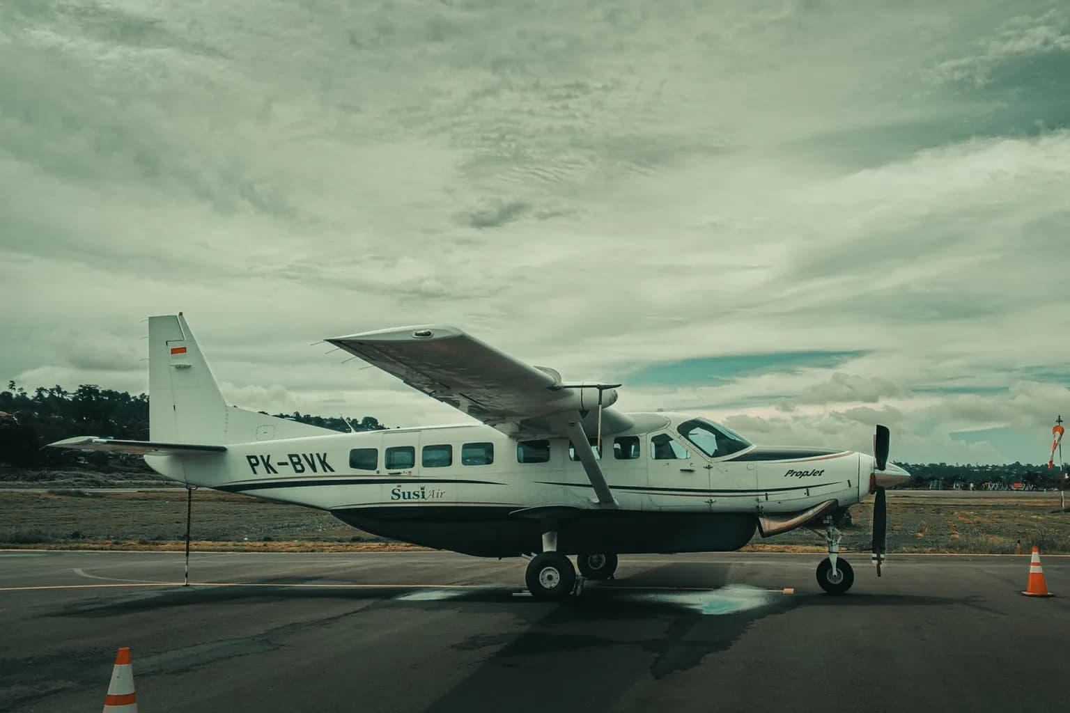 A Cessna 208B Grand Caravan aircraft in flight, used by Joby Aviation for its autonomous cross-country demonstration