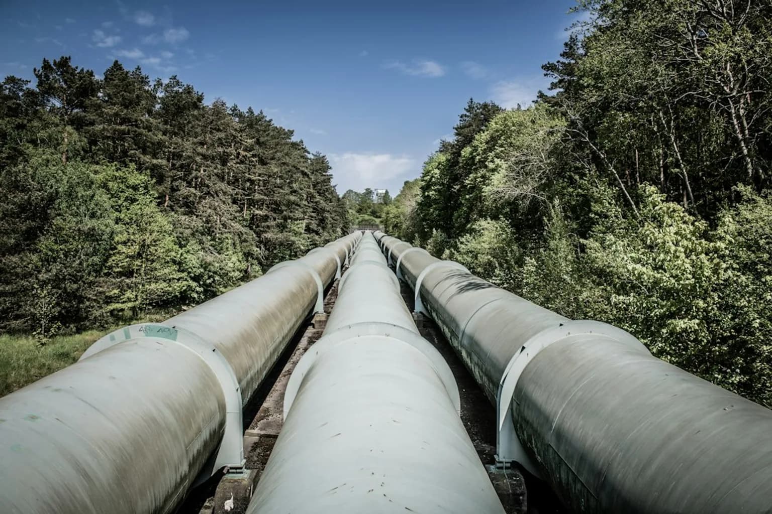 Saudi Aramco oil pipeline infrastructure in the desert