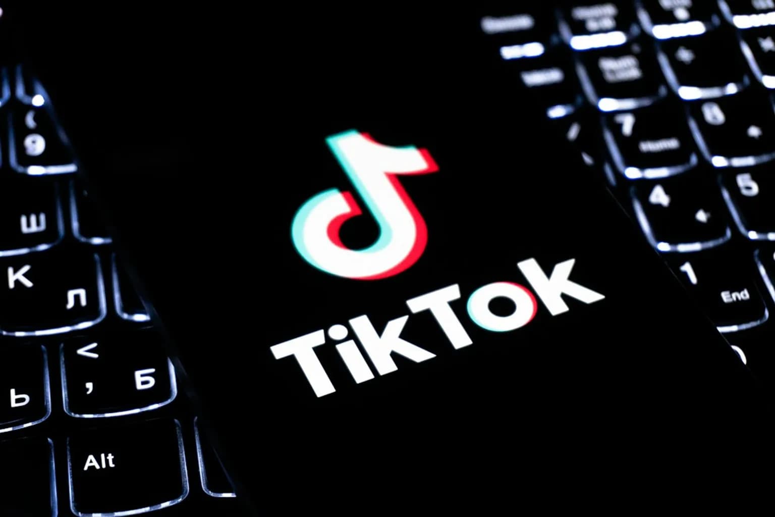 Meta and TikTok logos side by side on a smartphone screen