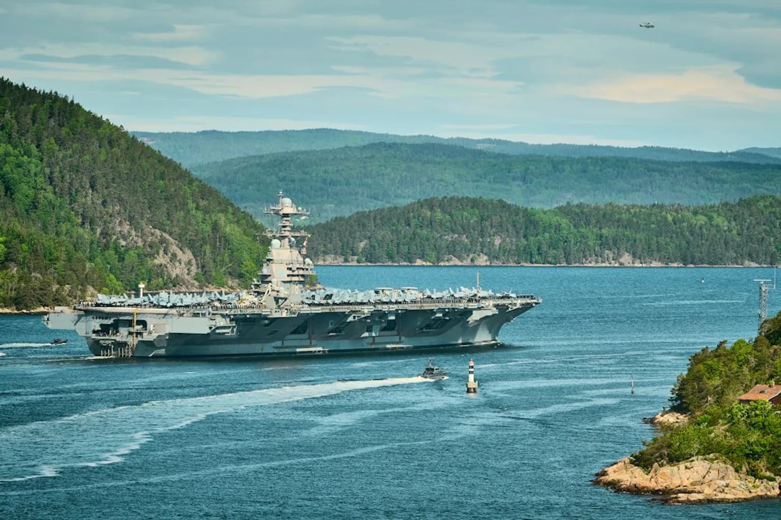 US Navy warships underway at sea