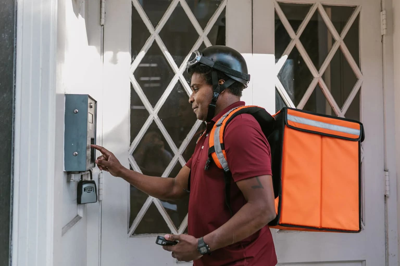 DoorDash and Instacart logos
