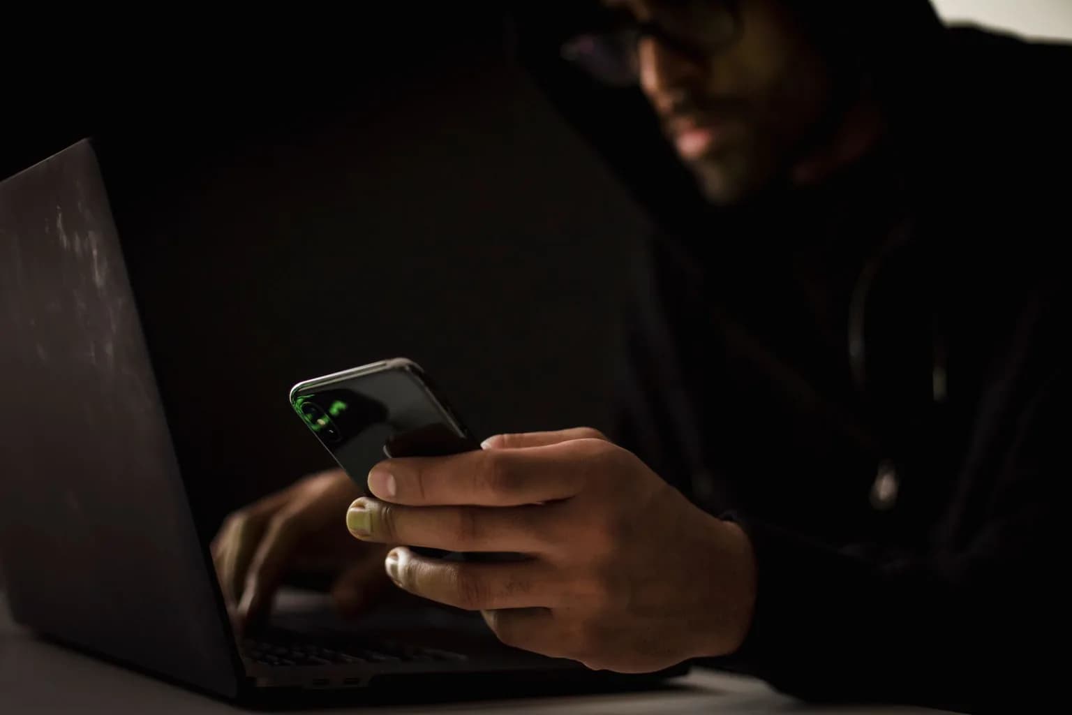 A Mandiant threat intelligence analyst at a workstation monitoring cybersecurity threats