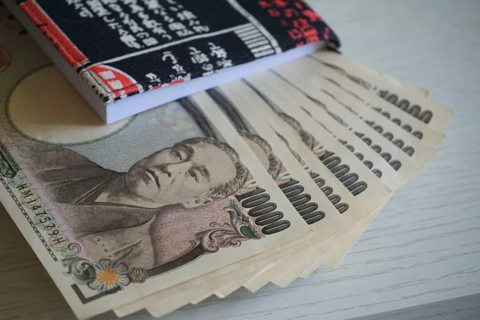 Japanese yen banknotes and coins