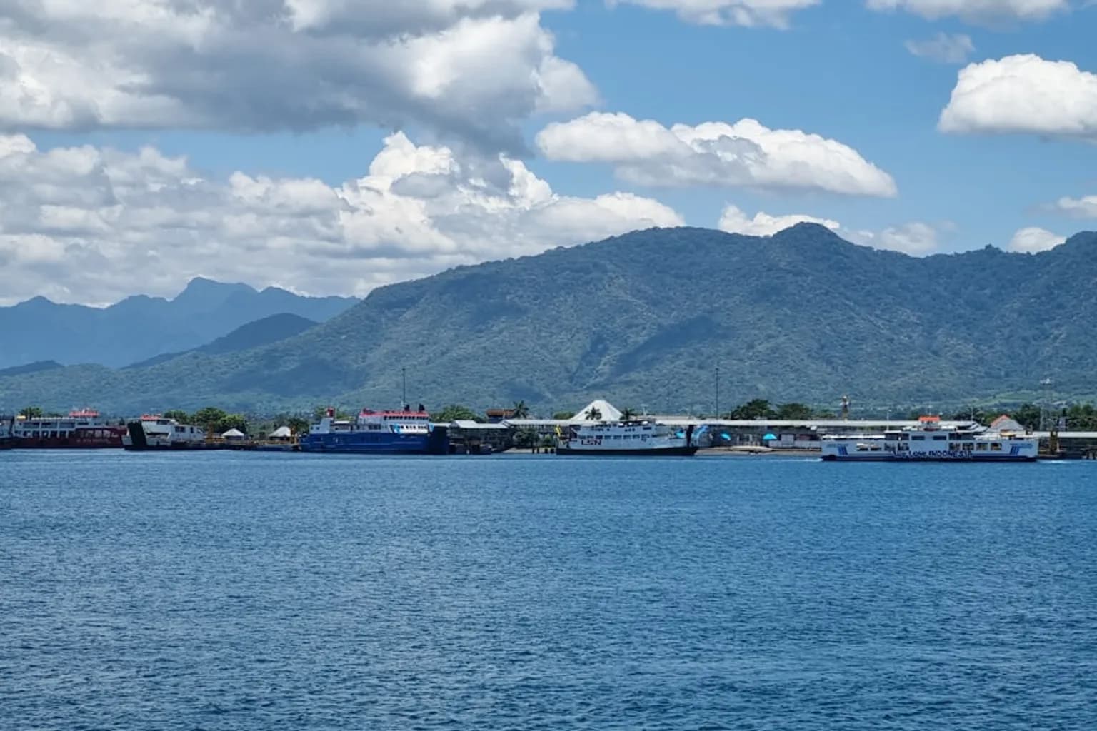 Search and rescue vessels operating in the Java Sea during an emergency response operation
